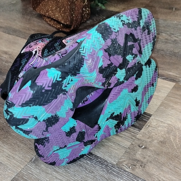 Athletic Sneakers Black and Purple Padded Collar - Picture 7 of 7